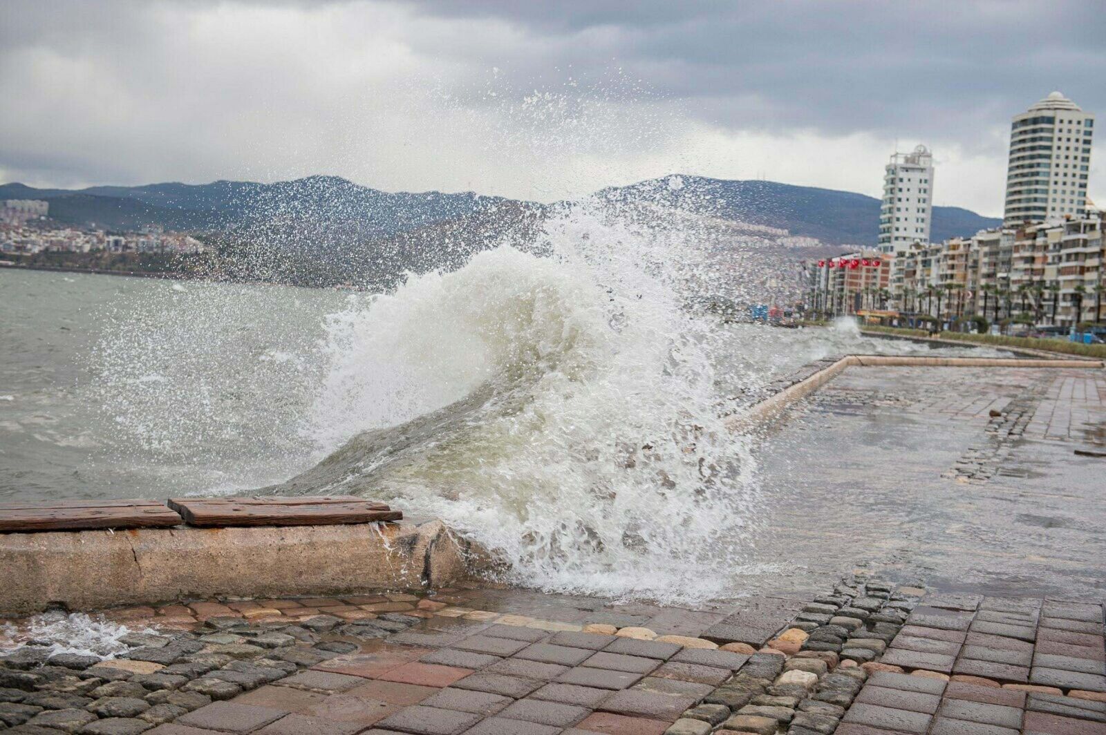 Ege Denizi'nin kuzeyi ve İzmir için fırtına uyarısı