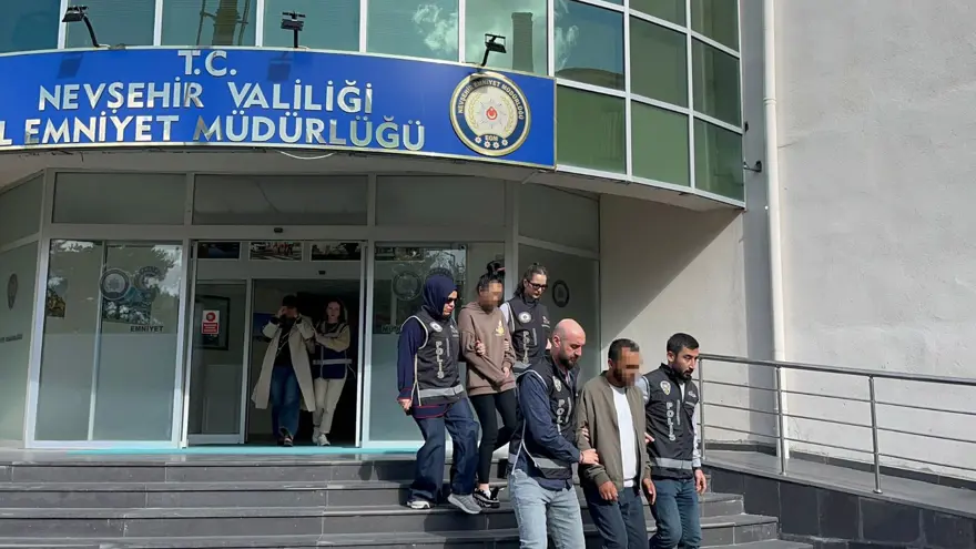 Altınlar kıyma makinesinden çıktı: Polis matkapla açtı, içinden servet çıktı 1