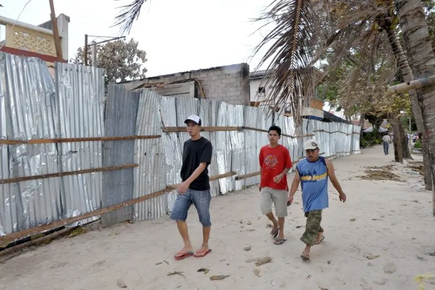 Filipinler 1 milyar dolar gelir getiren turistik adayı kapattı 12