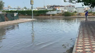 İskenderun'u sağanak yağış vurdu