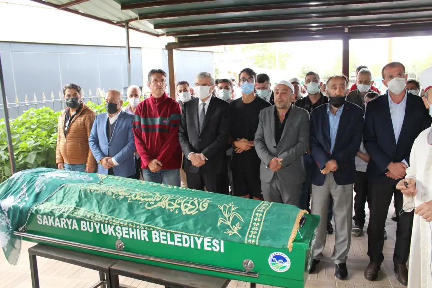 Mete Gazoz'un anneannesi son yolculuğuna uğurlandı 5 Mete Gazoz'un anneannesi son yolculuğuna uğurlandı 5