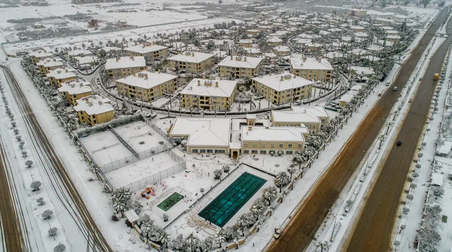 HAVALİMANINDA 1 SANTİMETRE KAR 8 HAVALİMANINDA 1 SANTİMETRE KAR 8