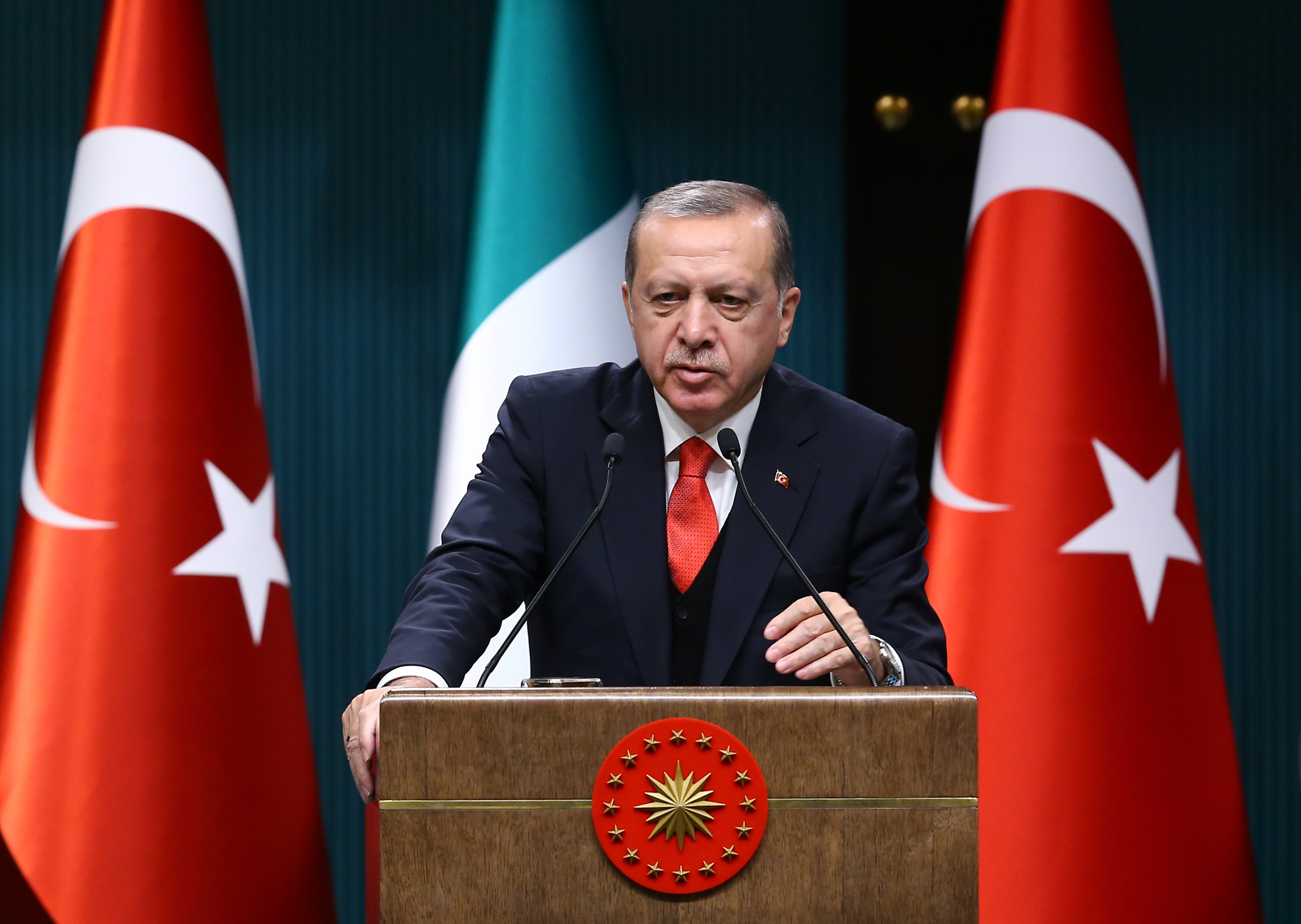Erdoğan: İstifalalarını en kısa sürede vereceklerine inanıyorum