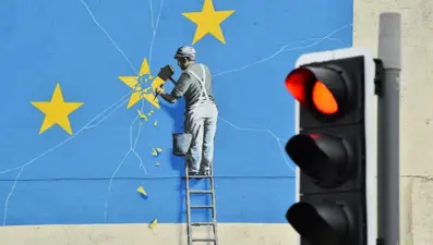 Banksy'nin 1 milyon sterlinlik duvar resmi yıkıldı
