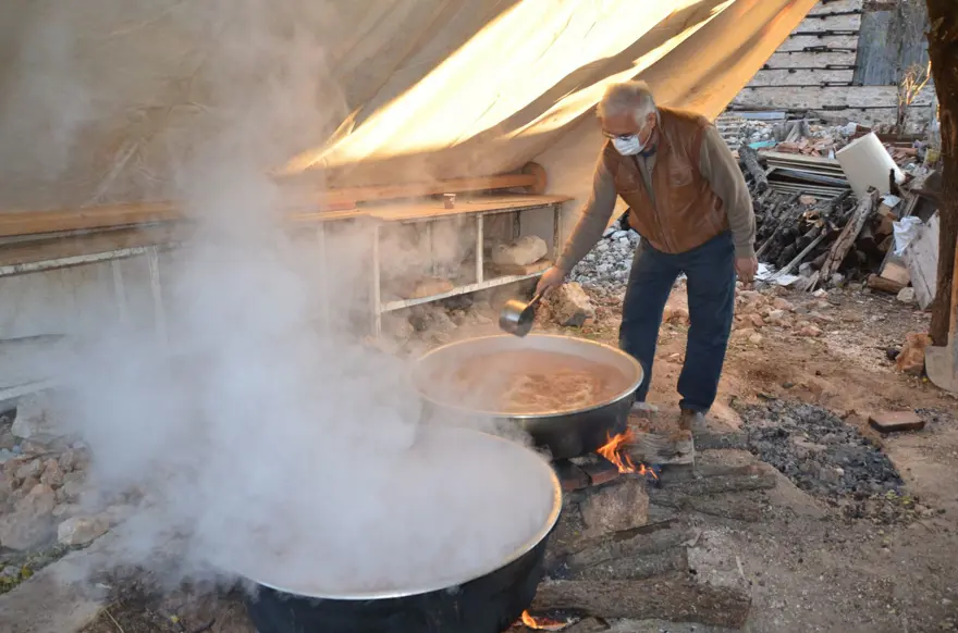 Toroslardan toplanıyor, sadece pekmez olarak tüketiliyor 19