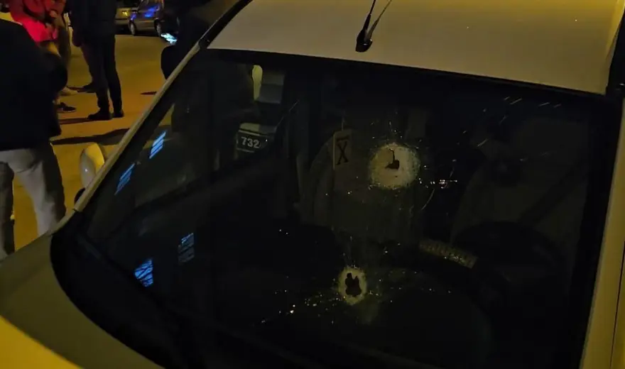 Park halindeki araçları kurşun yağmuruna tuttular 