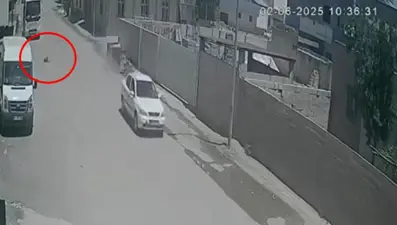 Otomobil çocuğa çarpıp kaçtı