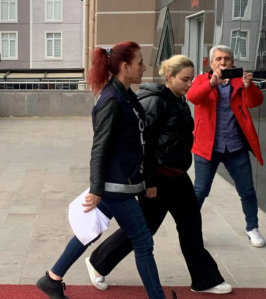 Sahte doktorun maceraları: Çelenk bile yollamış 1