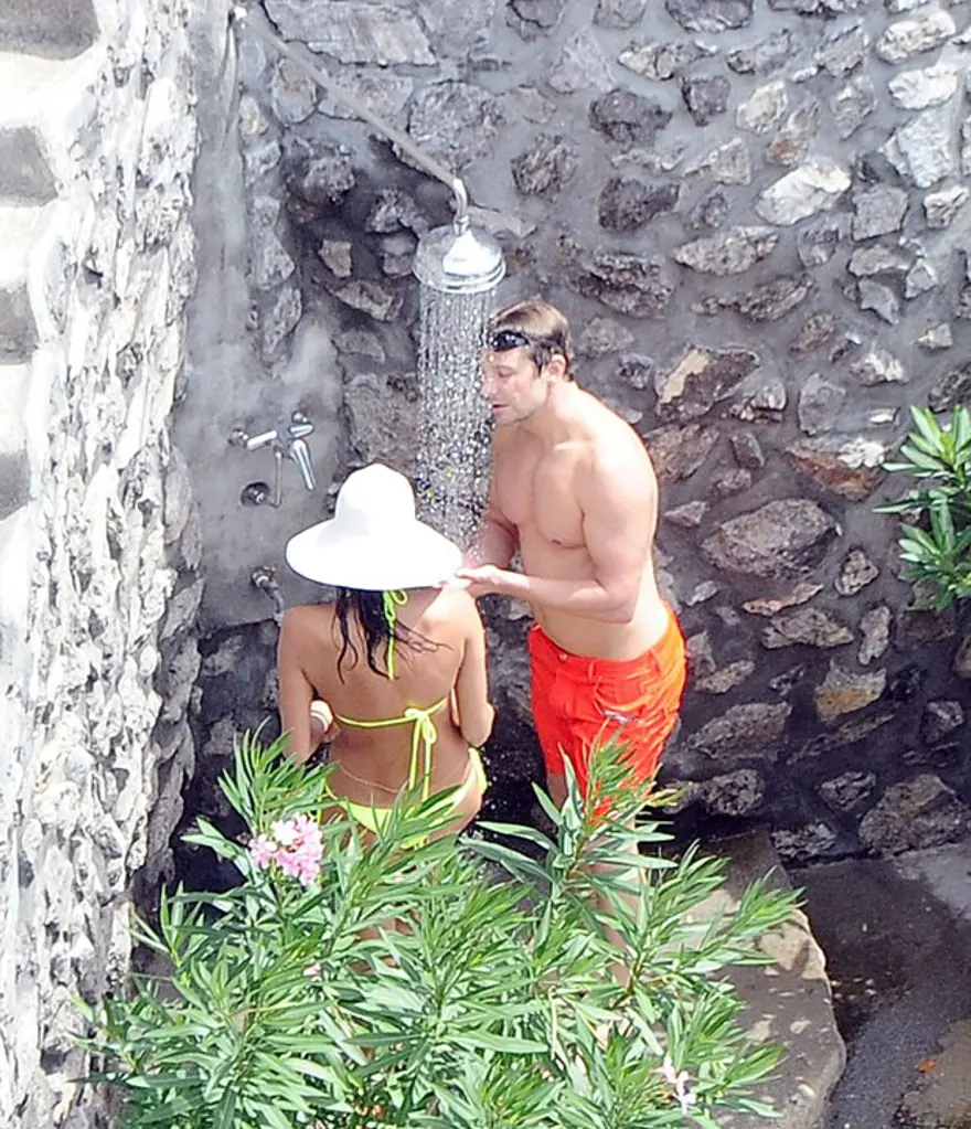 Bradley Cooper ve Irina Shayk tatile doymuyor 24