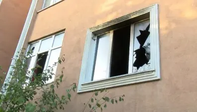 Pendik'te korku dolu anlar: Kız arkadaşıyla kavga edip, evi ateşe verdi