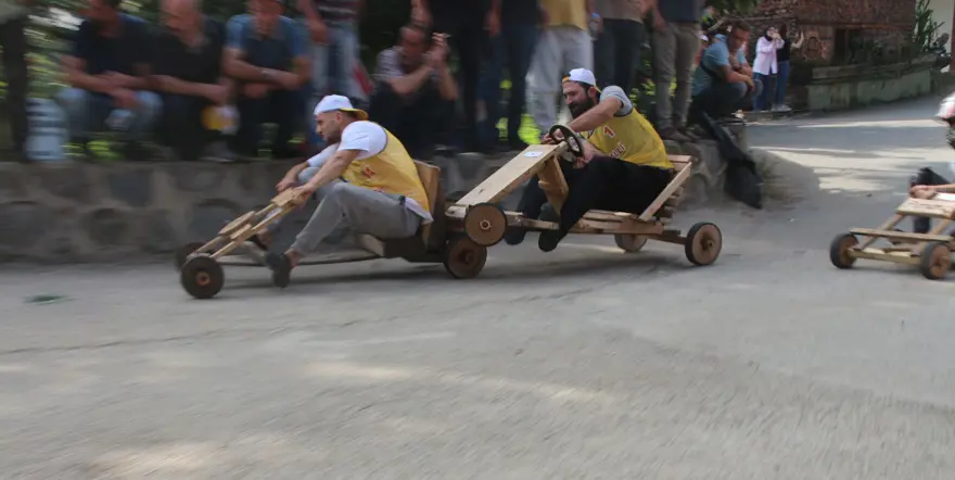 Rize'de tahta arabalar "Laz Ralli"de yarıştı 2 Rize'de tahta arabalar "Laz Ralli"de yarıştı 2