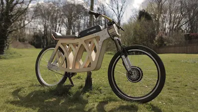 Ahşap gövdeli elektrikli bisiklet
