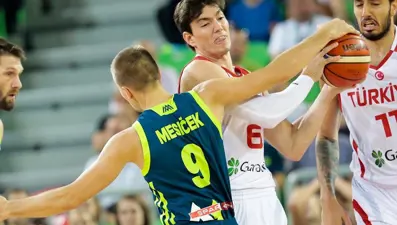 12 Dev Adam'dan kritik galibiyet