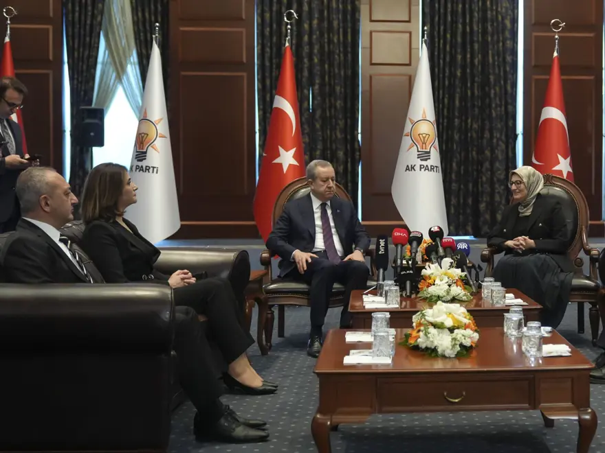 Ankara’da siyasipartiler arasında bayramlaşma günü: AK Parti-CHP bayramlaşmasında"birlikte çalışma" mesajları 5 Ankara’da siyasipartiler arasında bayramlaşma günü: AK Parti-CHP bayramlaşmasında"birlikte çalışma" mesajları 5