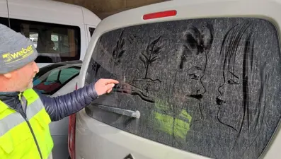 Samsun'da 14 yıldır sokakları süpürüyordu, belediye başkanını görünce hayatı değişti: "Tozlu camlardan buralara geldim"