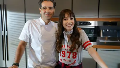 Ünlü şef Hazer Amani Dolunay'a konuk oluyor