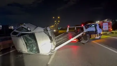 Arkadan çarptığı otomobile takla  attırdı: Dört kişi yaralandı