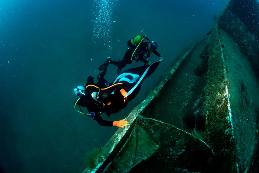 İzmir'in kurtuluşu: Dalgıçlar su altında Türk bayrağı açtı 1