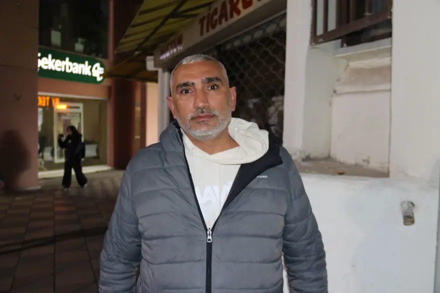 Müşteriyi balıkla dövdüler: İade etmek istedi, parmağından oldu 