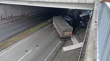 Kastamonu'da karşı yöne geçen otomobil, TIR'a çarptı: 3 ölü, 5 yaralı