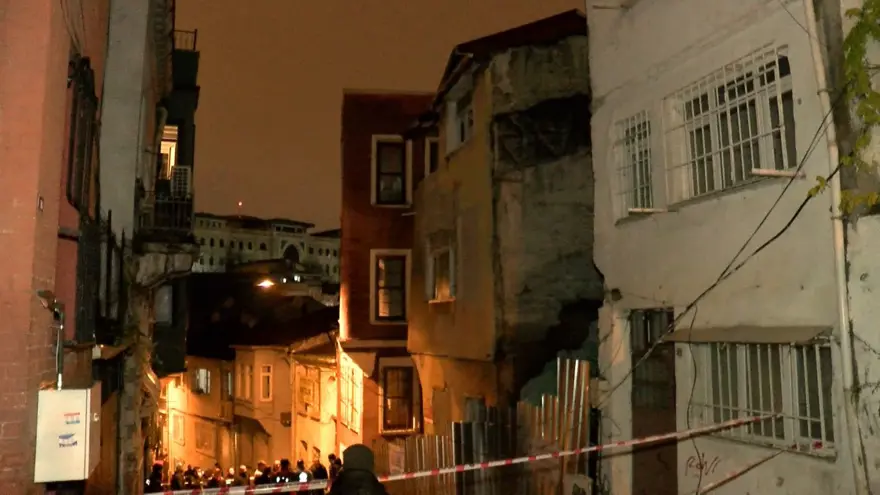 Çöken metruk bina Gökhan Özoğuz'a ait çıktı 1