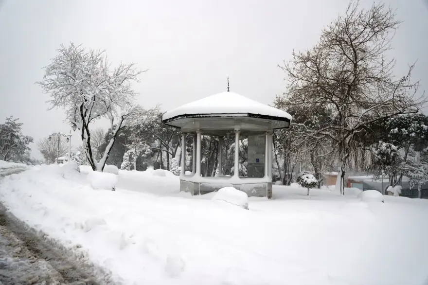 İstanbul'da kar yağışı devam ediyor (AKOM ilçe ilçe kar kalınlıklarını paylaştı) 7