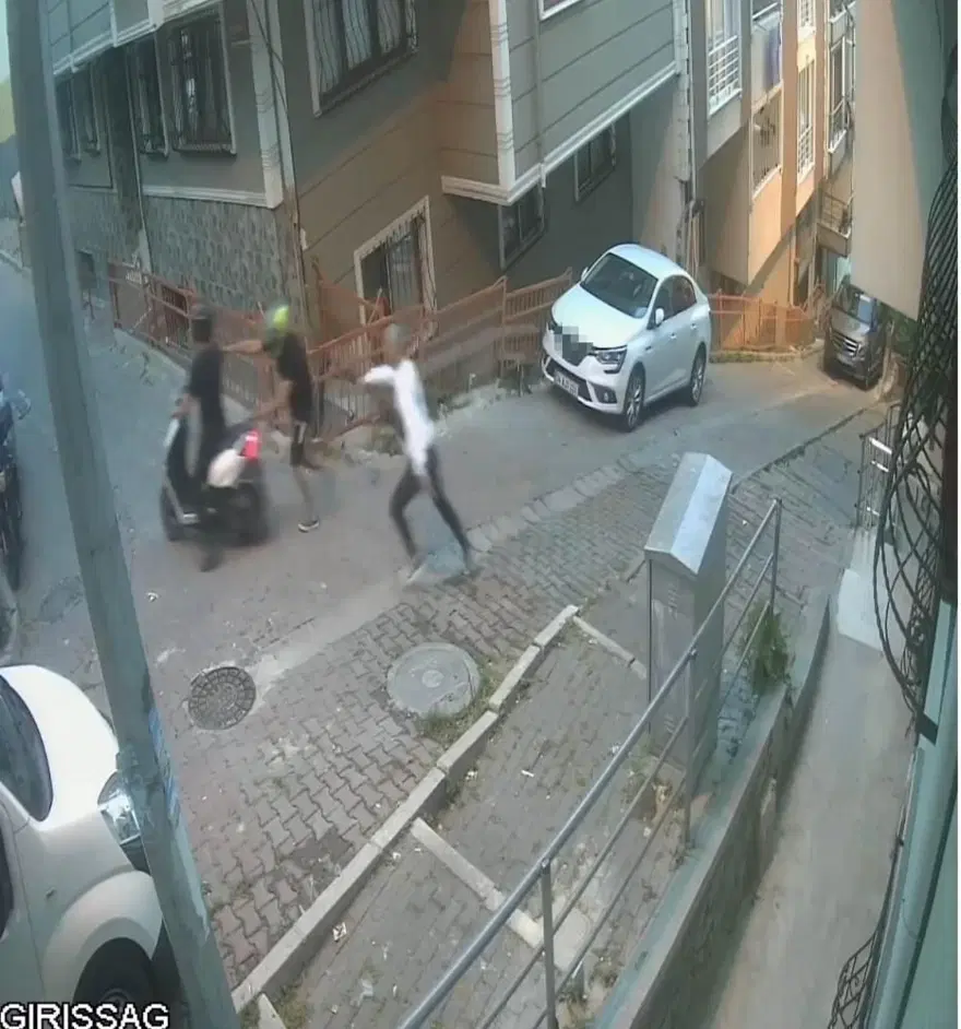 İstanbul’da film gibi olay: İki kapkaççı çıkmaz sokağa girdi 3