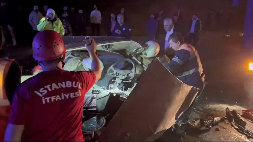 Arnavutköy'de feci kaza: 2 ölü, 7 yaralı 9 Arnavutköy'de feci kaza: 2 ölü, 7 yaralı 9