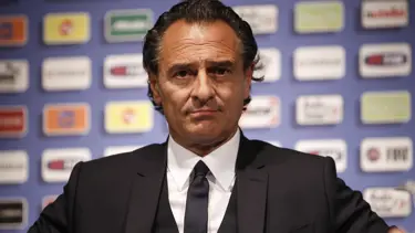 Galatasaray'ın eski hocası Prandelli Valencia'da