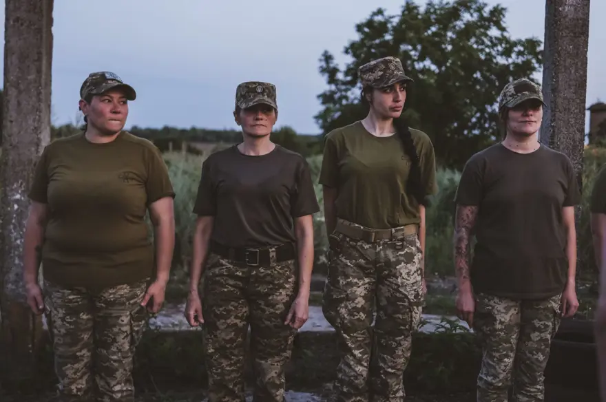 Ukraynalı kadınlar cephede görev almak için hazırlık yapıyor 41 Ukraynalı kadınlar cephede görev almak için hazırlık yapıyor 41