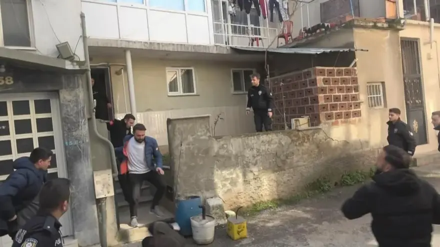 Bursa’da rehine krizi: Para vermeyen ablasına bıçak çekiprehin aldı 3 Bursa’da rehine krizi: Para vermeyen ablasına bıçak çekiprehin aldı 3