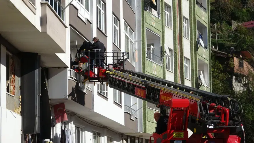 Heyelan hasarının boyutu gün yüzüne çıktı: 60 ton toprak evin içinde! Heyelan hasarının boyutu gün yüzüne çıktı: 60 ton toprak evin içinde!