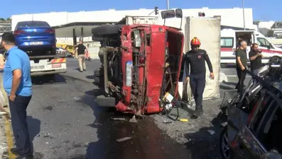Kamyonet araçları biçti: İstanbul'da zincirleme kaza