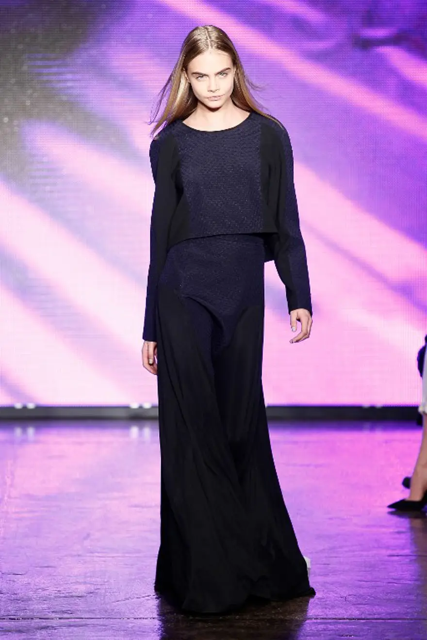 Güzelliğini anneannesinden almış 26