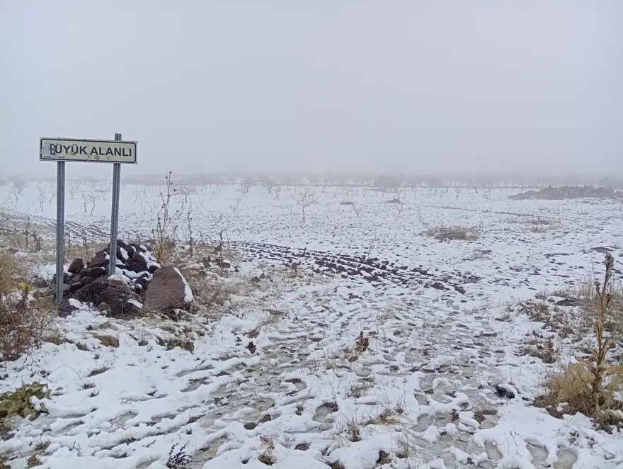 Türkiye’nin en sıcak ilinde kar yağışı: Sabah uyanınca sürprizle karşılaştılar 3 Türkiye’nin en sıcak ilinde kar yağışı: Sabah uyanınca sürprizle karşılaştılar 3