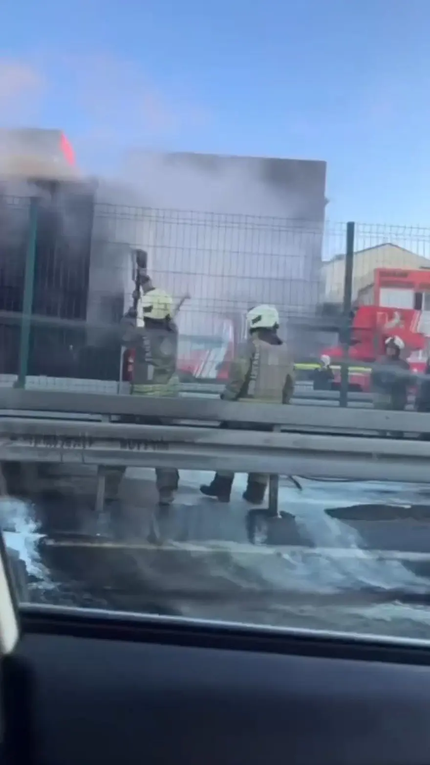 Avcılar'da 12 saat arayla iki metrobüs yangını 3