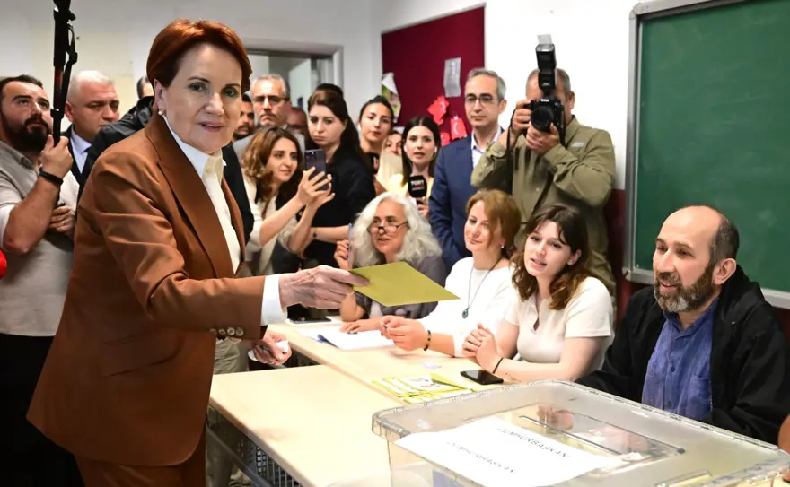 Cumhurbaşkanı adayları ve liderler oylarını kullanıyor 3