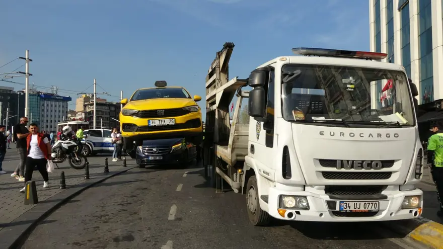 Taksim'de taksilere denetim: Binlerce lira ceza kesildi 2
