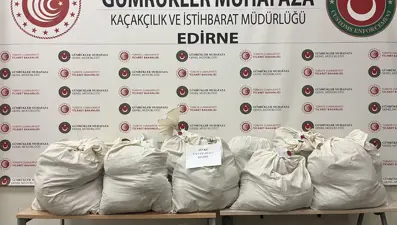 Kilolarca esrarı TIR'ın dorsesine saklamışlar