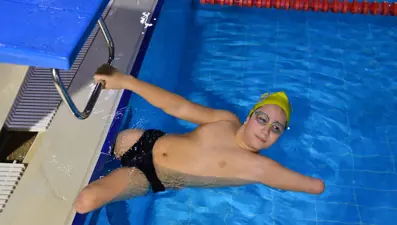 Antrenörlerinin ‘kanatsız kelebek’i, fiziksel engelli yüzücü Muhammed Ali kozasından çıkıyor