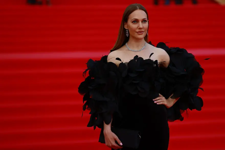Meryem Uzerli Moskova Uluslarası Film Festivali'nin kırmızı halısında 10