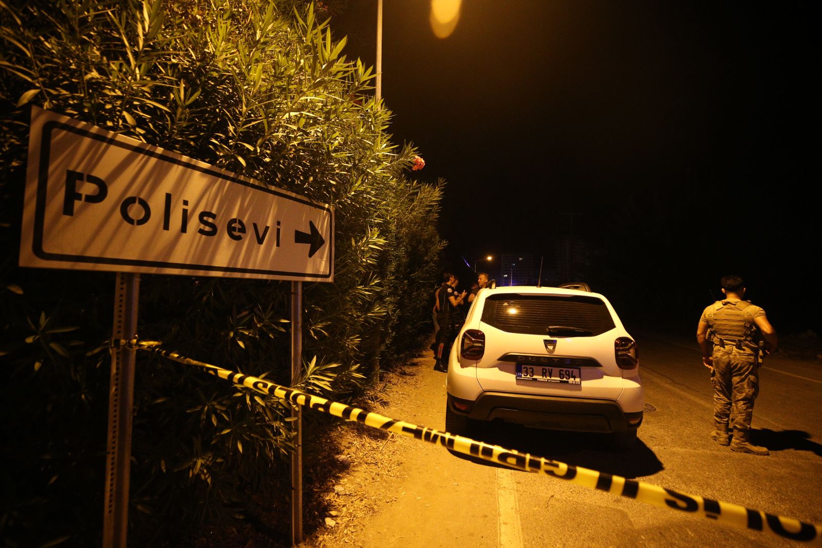 Mersin'de polisevine saldırı: Bir polis şehit oldu, bir polis ve bir vatandaş yaralı