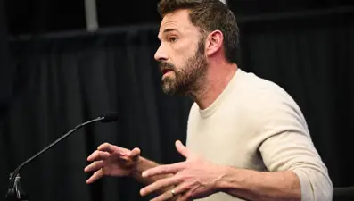 Ben Affleck evlilik yüzüğünü tekrar taktı