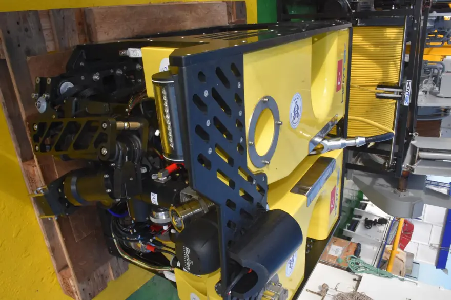 Foça açıklarında savaş gemisi batığı bulundu 12