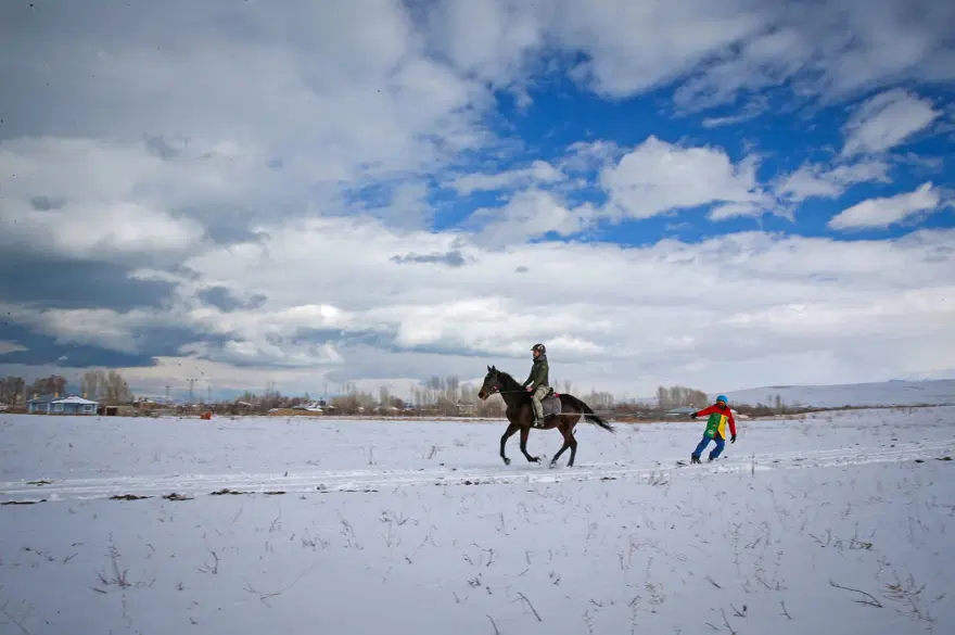 Van'da "Atlı snowboard" heyecanı 2 Van'da "Atlı snowboard" heyecanı 2