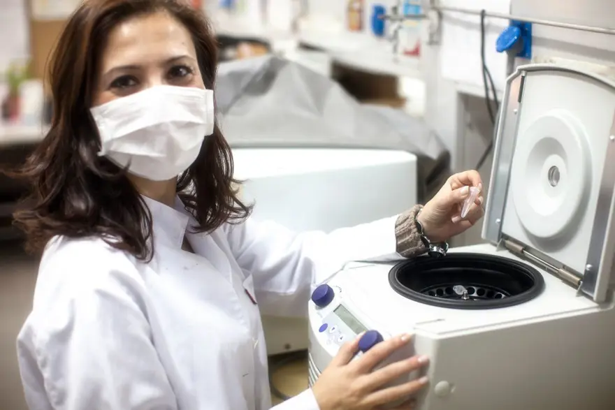 Her yıl 40 bin kişiyi öldüren virüsle ilgili yeni keşif: Yayılmak için insanların kokusunu değiştiriyor 1