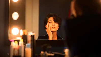 Tuba Büyüküstün, makyajsız fotoğrafı ile büyük beğeni topladı (Tuba Büyüküstün kimdir?)