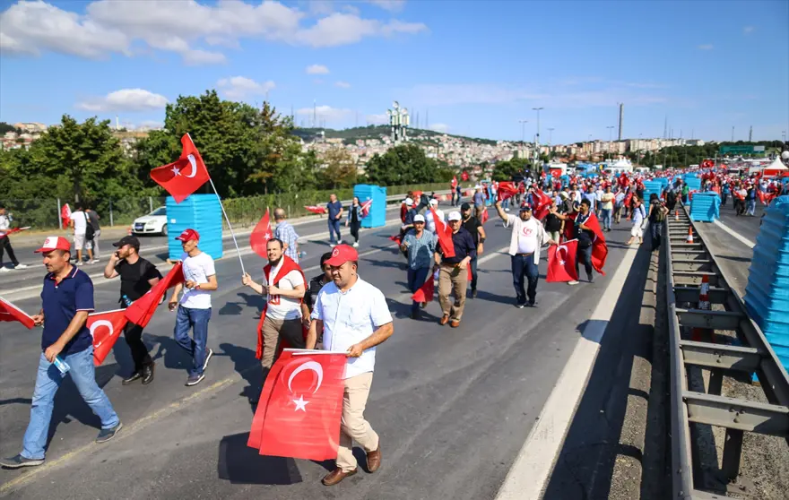 Köprüde Milli Birlik Yürüyüşü 25 Köprüde Milli Birlik Yürüyüşü 25