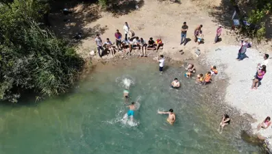 Tunceli'deki Tağar çayı, tatil görüntülerini aratmıyor