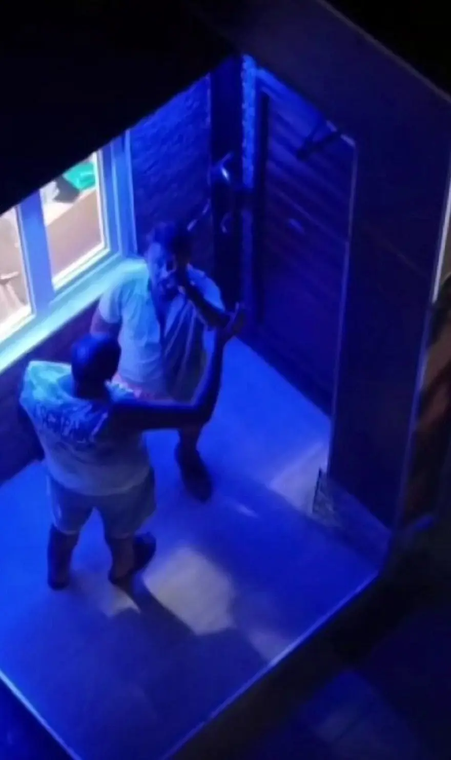 Sitede korku dolu gece: “Sizi delik deşik edeceğim, aşağıinin” 2